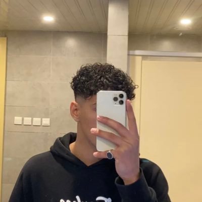 لو يوم أحد في وحدتك نادي عليك ،، ثم التفت وشفت ما حولكك أحد ،، هذا أنا من كثر ما فكرت فيك ،،ناديت لك والكل منا في بلد