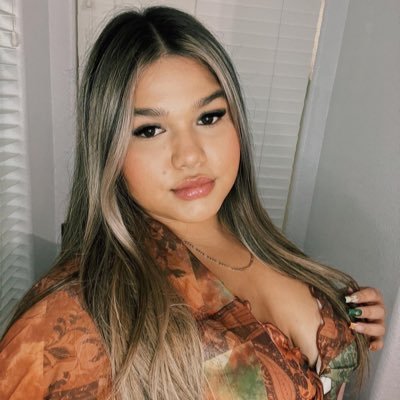 angelinaaaa10's profile picture. just go with the flow