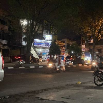 ayearagooo's profile picture. what do you expect?