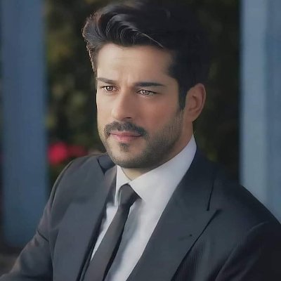 ibrahimelsbae's profile picture. يخبرني بإني أجمل ما شاهد من لوحاتٍ