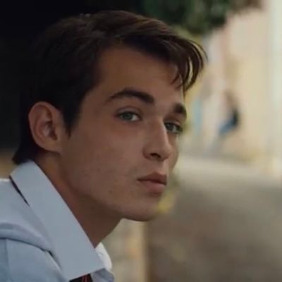 BassamTaleb10's profile picture. لو تمكنت من رؤية قلوب البشر لرأيت في كل قلب قصة وجع فلنرحم بعضنا بعضاً لعل الله يرحمنا