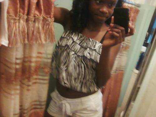 - ItalyGANG : ) Add My FACEBOOK : Nicolee Moore . . i Dont Be On Thiss Likee Thaat . .