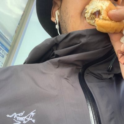 khadavee's profile picture. uncontrolled