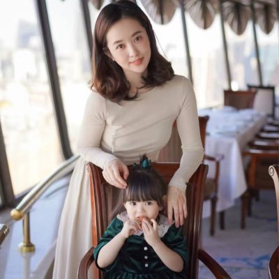 zsso01's profile picture. 賴lD：qyz8988  相信通過努力縱使生活再苦也依然會過幸福，