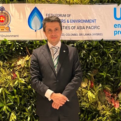 Expat - PhD Management-Finance. Industrial engineering & physics. Socio-economic Development. (No represento ninguna entidad) Personal tweets.