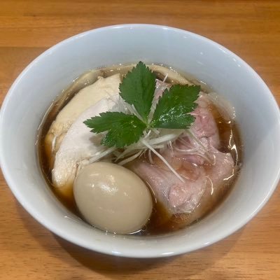 RAMENnakagawa's profile picture. 鴨と丸鶏の清湯スープに生産量の1%未満の再仕込み醤油の「玄」を使用しました。是非お試し下さい。スタッフ一同心よりお待ちしております。🈺『月〜木』11〜14,18〜21 『金』11〜14,18〜22 『土』11〜14:30,18〜22 『日』11〜14:30,17:30〜20:30 ※L.O15分前 月曜夜、火曜定休