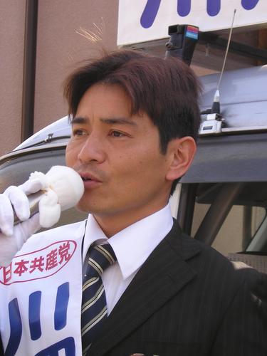 １９９６年に日本共産党に入党、０４年市議補選→０９年市議選で再選、富士見市議会議員(5期)建設職人(型枠大工)として働き、労働環境の改善や子育てをしている中での不安を何とかみんなで変えなければという思いで活動をしています。2022年10月に宮下奈美さんと選択的夫婦別姓の法制化を宣言して、結婚しました。