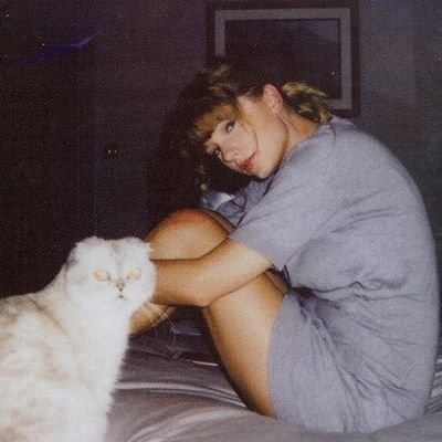 leahstudies's profile picture. ♥︎ i'm just a girl trying to find a place in this world