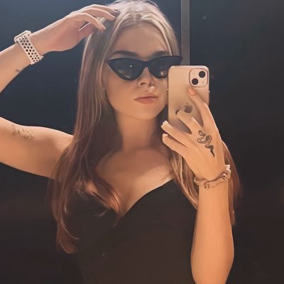 jednovelkyhaha's profile picture. přežívám