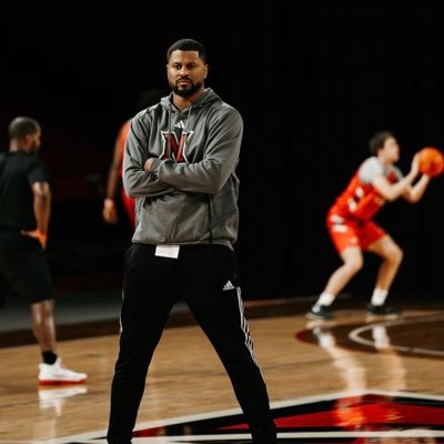 Indianapolis Native. Assistant Mens Basketball Coach @MiamiOH_Bball Forever @LewisUC2 🙏🏽.