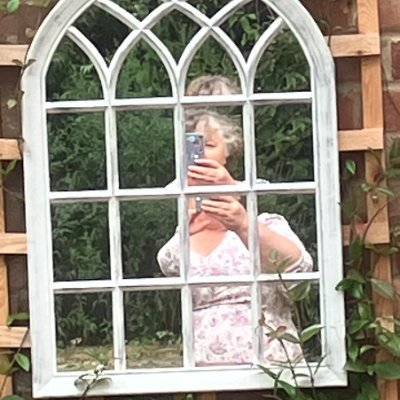mid-life blogger, refusing to go quietly. Mainly found outdoors, in countryside or gardens, and chatting about life at https://t.co/rkp1sV43En