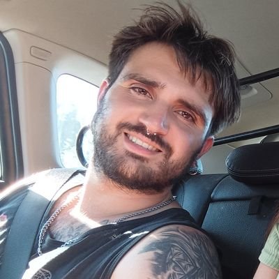 Sin sangre en nuestros corazones, poco nos diferenciaría de las bestias.
Estudiante de Biología en la UCM