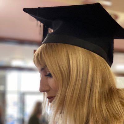 missk31th's profile picture. English teacher, passionate Ecocritic and MA Literature graduate. 🍎🍀