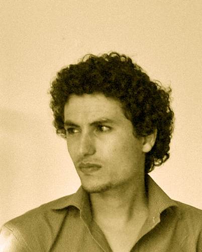 Chargé de développement social.

A Yemeni Photojournalist