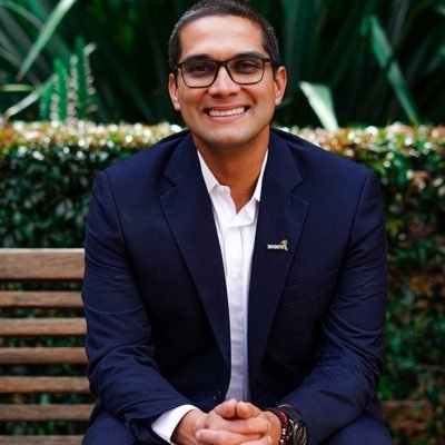 Politólogo, Esp. Opinión Pública y Marketing Político. Nací en Cúcuta, estudié en Medellín y vivo en Bogotá. Cuenta personal.