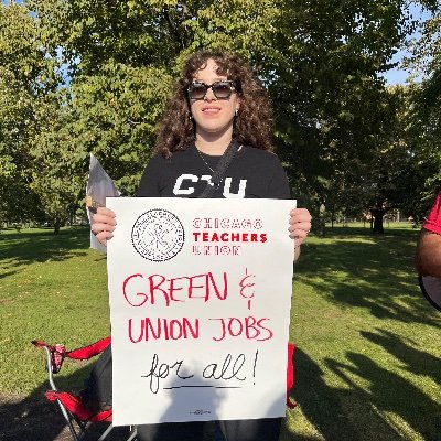 she/her
social studies teacher📚proudly serving Chicago's Southeast Side community💚 
#TeachTruth #GreenSchools