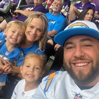 Full time dad, husband and entrepreneur. #BoltUp #Lightthebeam #ForeverGiant