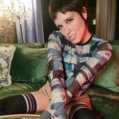 so what if I am here to have fun and make new friends? 😉
itsjanefrompdx@gmail.com