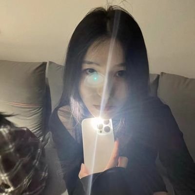 ZenobiaHux84021's profile picture. 见一个爱一个，这样塌方的速度就赶不上我换墙头的速度 联系下方👇电报✈️或+Q   820241070