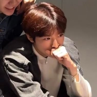 ouubok's profile picture. (๑ᵒ ᗜ ᵒ)و ̑✧⭐️,,,🐿️