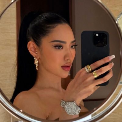 𝓢he is an art of creation, a naked soul dancing in the perfect body. 𝟭𝟵𝟵𝟴