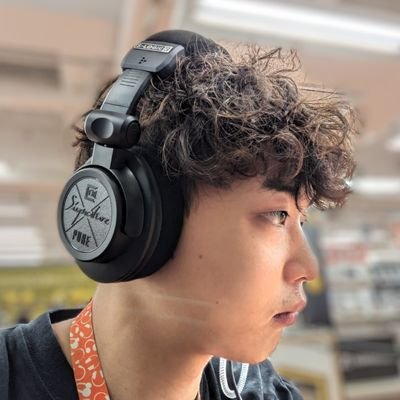 e☆イヤホン秋葉原店の店頭スタッフをしたり、YouTubeチャンネルで生配信をしたり、仙台駅前店の店長をしてました🎧今はe☆イヤホンの中の人として働いてます!
美味しいもの、お酒大好きです🍶🍺