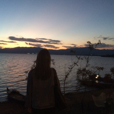 DEWINIKO's profile picture. the years are very long, the vast sea of people, don't look back also don't settle.