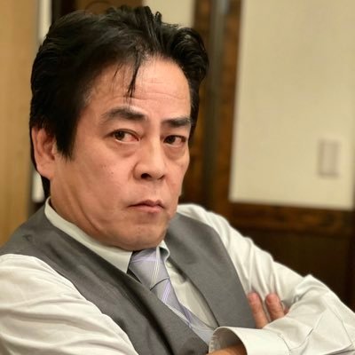 落語家の立川談春です。どうぞよろしく。著書に『赤めだか』。ドラマでなぜか自分の性格と違ういい人の役やってます。(下町ロケット)