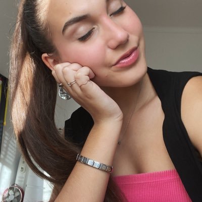 a_vossa_bia's profile picture. ig: beatriz_barreiras_2 // 17//