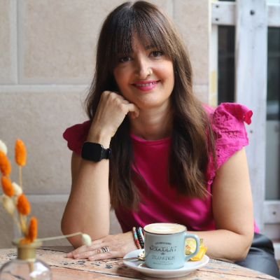 Escritora 📚📚
Desde hace años escribo historias de mujeres fuertes que merecen un final feliz.