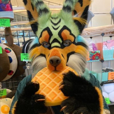 M|32 Friendly dragon! Here to connect with people, build friendships and have adventures! Always up for hugs and snugs. |Occasionally NSFW| Suit by: @Keeatah!