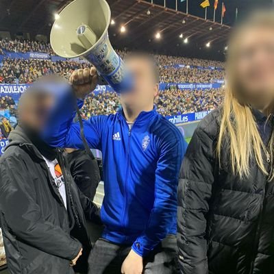 Entre pinturas, banderas, bombos y megáfonos.
⚽FUTBOLEROS⚽