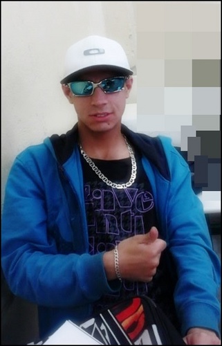 Sou carente. Gosto de abraços. Gosto de ligações inesperadas. Gosto de surpresas em dias comuns. Gosto de sms durante a noite, gosto de quem gosta de mim ;D. kk