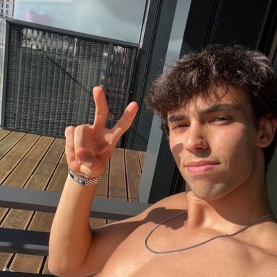 cbgnvdn's profile picture. آخر رواياتي مهموم من الدنيا محروم