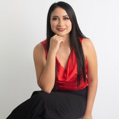 Soykristelguzma's profile picture. Comunicóloga Social,
Voice over, Conductora, Locutora, Bailarina y amante de la vida. 
✨Mereces lo que sueñas 🌟✈️⏳💜