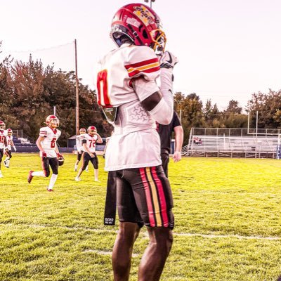 3⭐️ CB | Strap Ball Certified 🥷🏾 | Kamiakin Highschool | C/O 25’ | 6’0 | 175lbs | DB/WR | #TeamLillard | Sudanese 🇸🇩 | 🕺 #LLM💗🕊️ #LLR💕🕊️