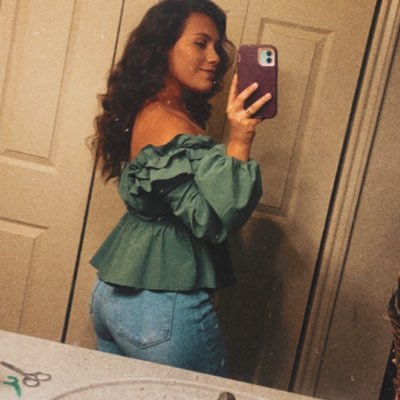 beccarodriquez_'s profile picture. momma of 2 wild childs •