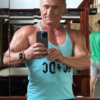 J’ai 69 ans je pratique la musculation.suive moi pour des conseils nutritionnels et musculation