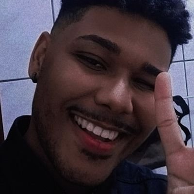Ainda estou trabalhando na minha bio. Verifique novamente após dez anos.