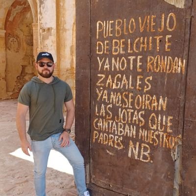 Hinojoseño de los pies a la cabeza, preocupado por los problemas de la sociedad, milenario, pensador, estudiante y culé. Investigador en las ondas.🎙IM.