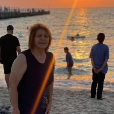 يا صاحبي ، ما عاد للضيقه بديل
والحزن فالقلب ، ساكن مطرحه !
ٓ
الهموم أنواع … والنوع الثقيل
همّ ، ما يقدر شعورك ، يشرحه !
لآ أعلم مآهي أمآنيكم
الله اعلم