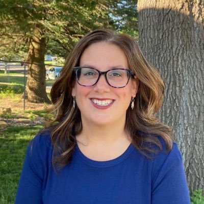 Day2DayHappyDay's profile picture. Mom of 6, ELA teacher, avid reader, traveler, and beach comber