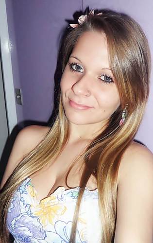 - sinceramente? não fasso as coisas pra agradar ninguem, apenas vivo minha vida intensamente a favor de mim mesma.!