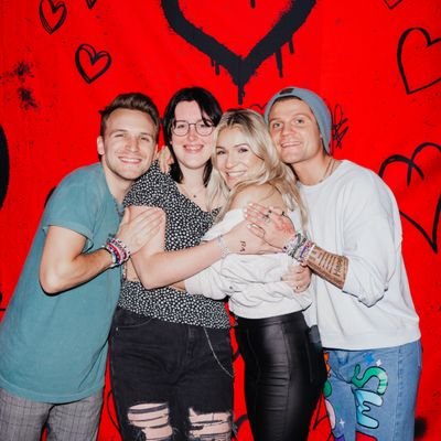 BlueBirdI1's profile picture. 🇳🇱🎶 | Don't feel like feeling sad today 🫶🏽🖤 | Treat people with kindness 🌻 Anime/Manga 📚