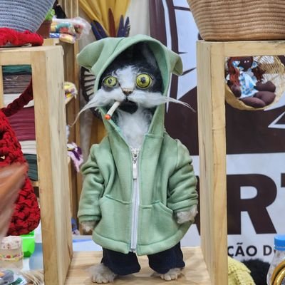 ZeRafael_LB's profile picture. Loco por dados. 
Legista de dramas virtuais. Eu jogo riichi mahjong. 🀄
Pensamento crítico baseado em café de baixa qualidade.