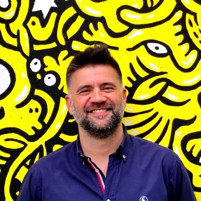 Escribo historias de palomitas. #SOLARPRIDE es mi primera novela. Acabo de lanzar #NÁITSAB novela de romantasy LGTBIQ+ para adultos. Descubre más en mi web.