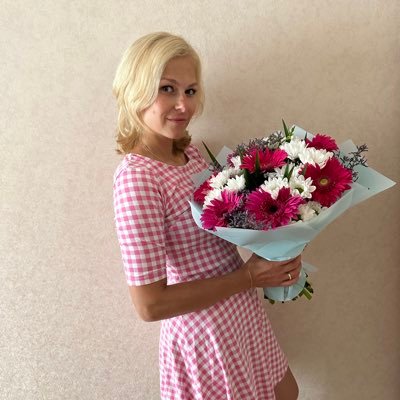 - Как сделать людей счастливыми? - Надо дать им радость, любовь и немного варенья!