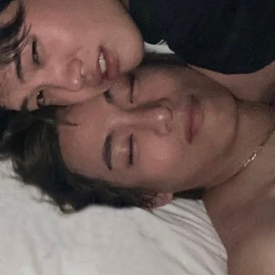 DhdhhhTt's profile picture. 