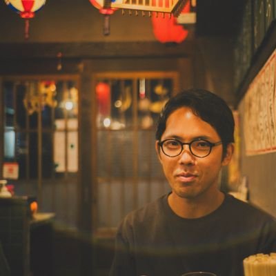 詩を手に取ったことのない人が、思わず詩集を買ってしまう本屋を実店舗で作るべく、実店舗を探しています。
ゲリラ的に西荻や高円寺の路上で詩を朗読しています。高知、吉岡実、ハイボールが好きです。