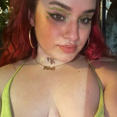 ideayisa's profile picture. morrr vamos a la playita y jugamos las temas del ferxxo💚